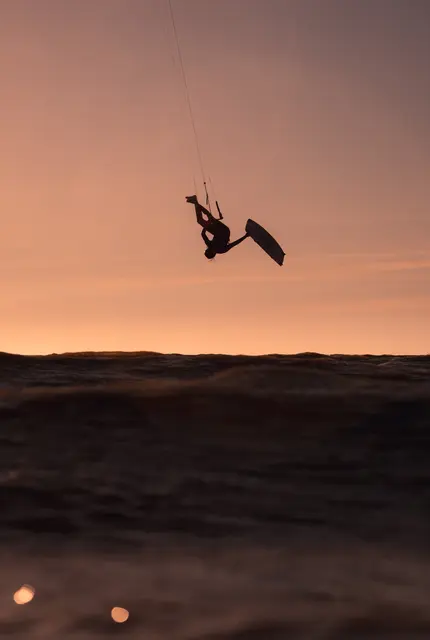Cassien kitesurfing, photo by Olivier Schmitt